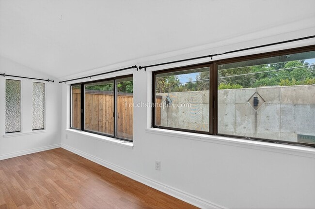 Building Photo - 4.5 Acre Dream Home in Oregon City Awaits