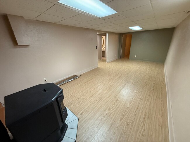 Building Photo - 4 Bedroom 2 Bathroom Home on Large Corner Lot with 2 Car Attached Garage In Great Neighborhood In...