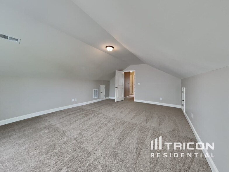 Building Photo - 83 Fish Whistle Ct