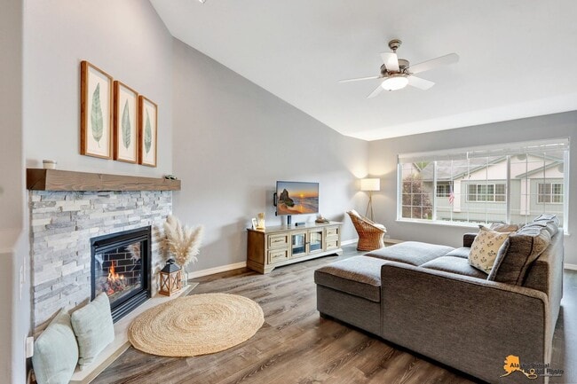 Building Photo - Stunning 3 Bedroom Home in East Anchorage with Garage