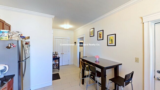 Building Photo - 27 Glenville Ave