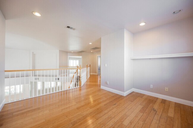 Building Photo - Beautiful Home in a Guard Gated Community