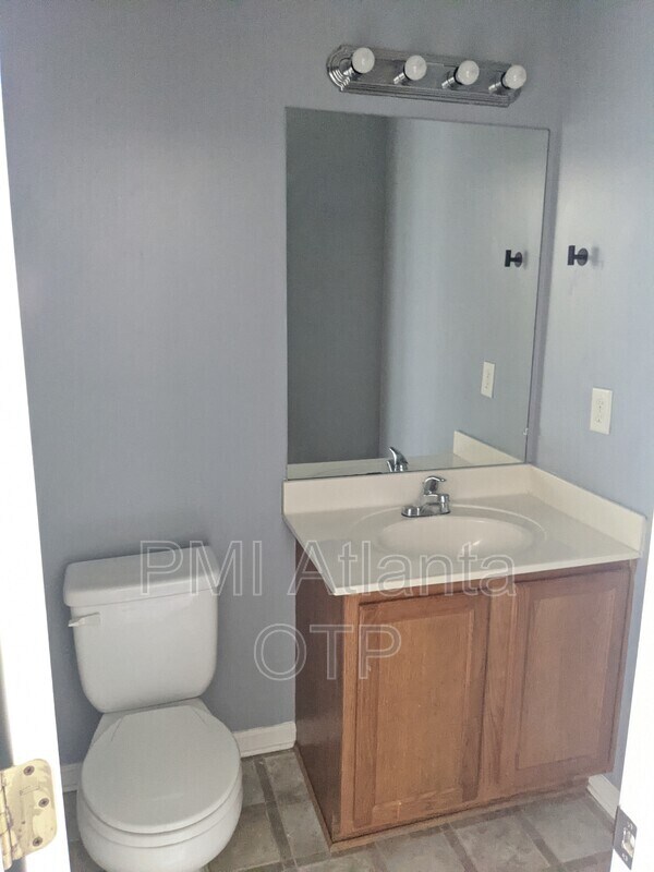 Building Photo - 2150 Lenox Ave