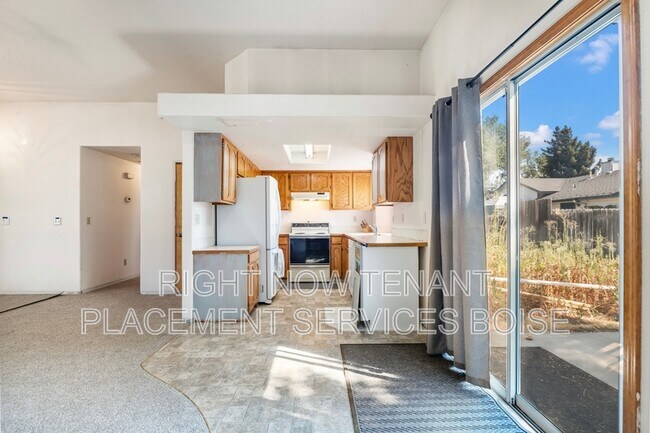 Building Photo - 2256 N Pawnee Ln