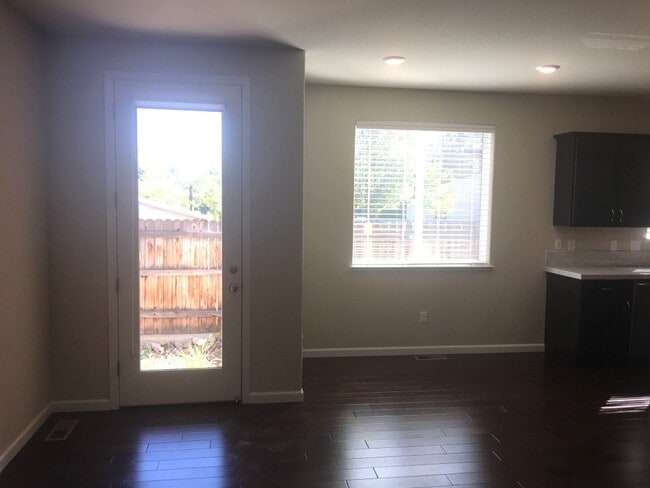 Building Photo - Gorgeous Townhouse - Built 2017 Southwest ...
