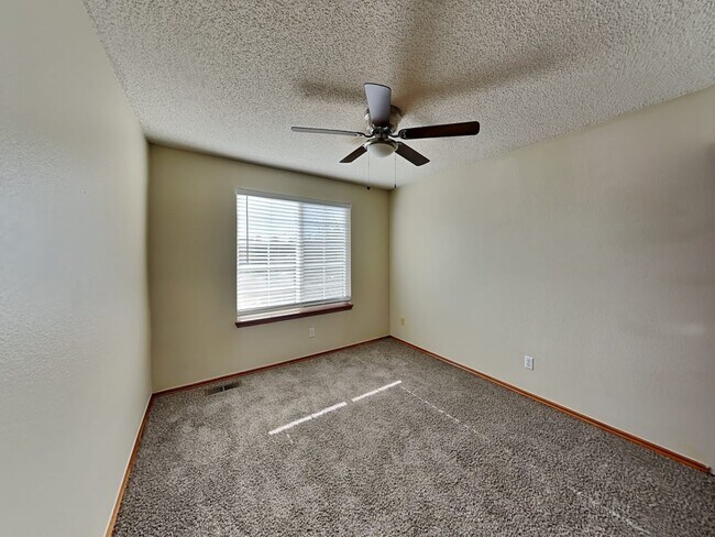 Building Photo - 5319 Rockhampton Cir