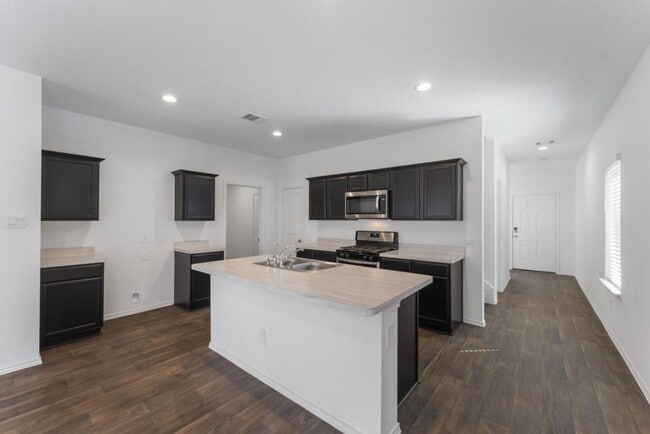 Building Photo - 14678 Cyn Pnes Ln