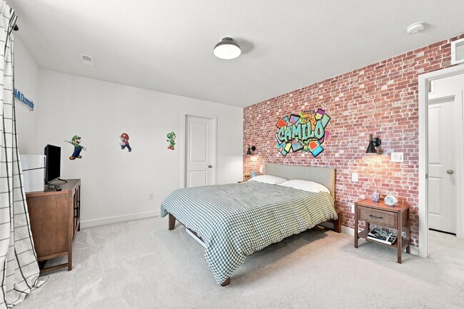 Building Photo - 3066 S Quaker St