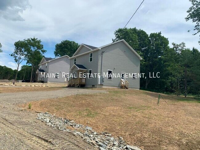 Building Photo - 15 Twin Oak Dr