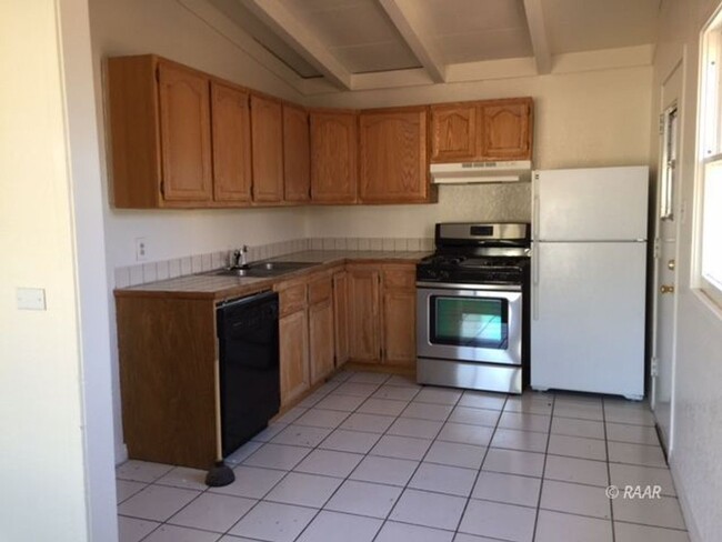 Building Photo - 424 N Alvord St
