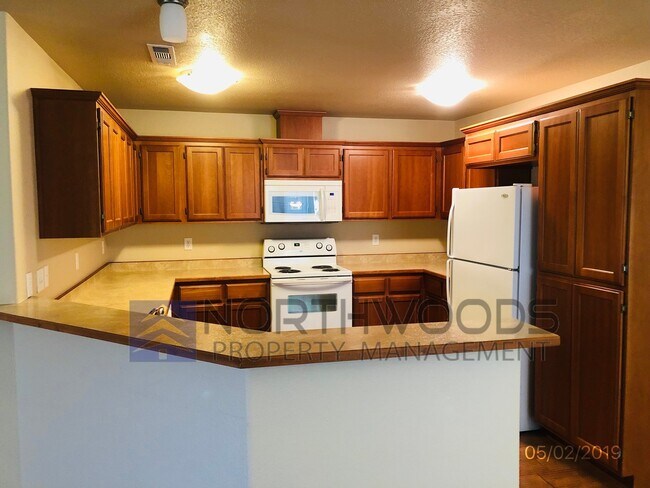 Building Photo - 55+ Community Beautful 2 Bedroom 2 Bathroo...