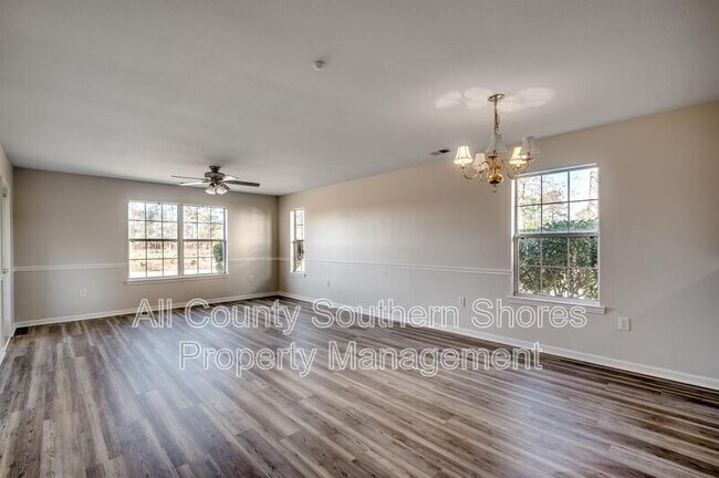 Building Photo - 1192 River Oaks Dr