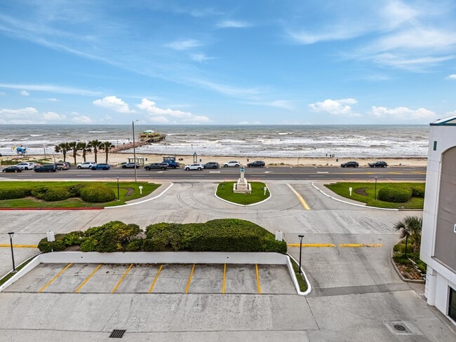 Building Photo - 6102 Seawall Blvd