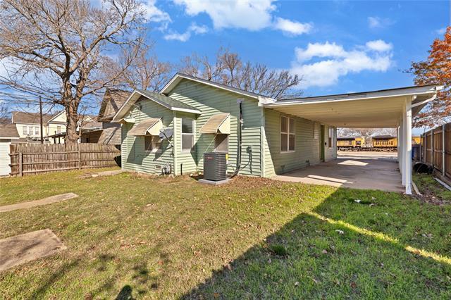 Building Photo - 907 NW Main