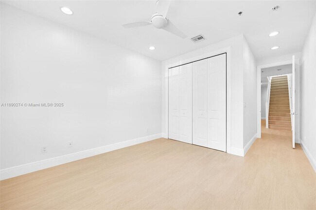 Building Photo - 742 NE 7th Ave