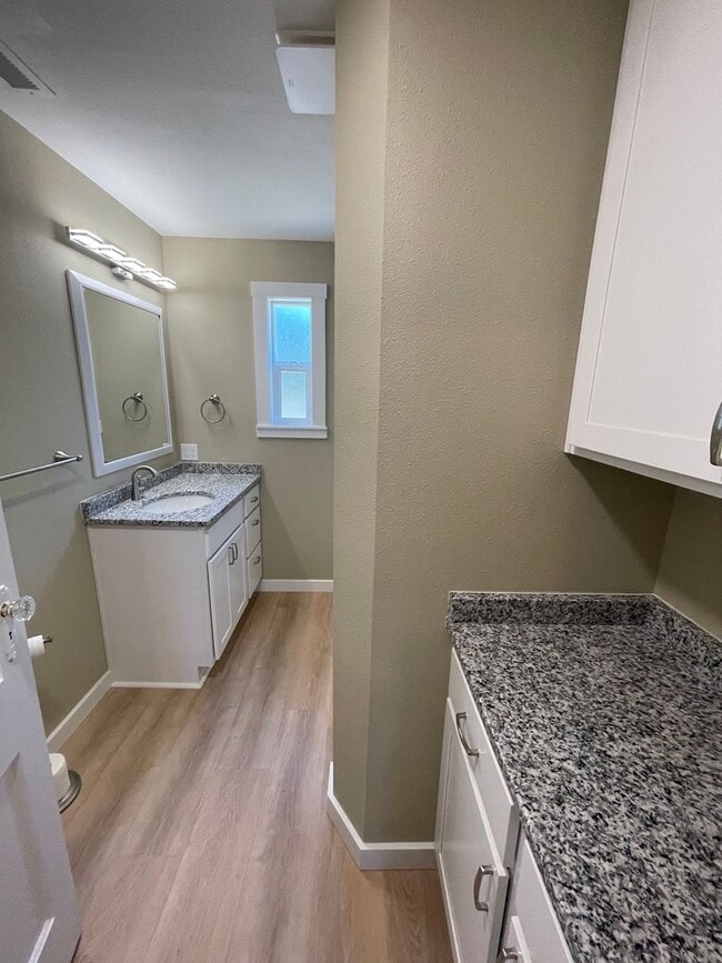 Building Photo - Gorgeous Fully Remodeled Three Bedroom Hom...