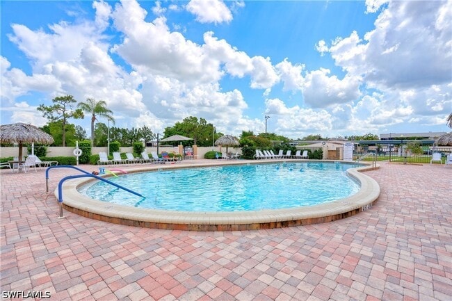 Building Photo - 1740 Pine Valley Dr