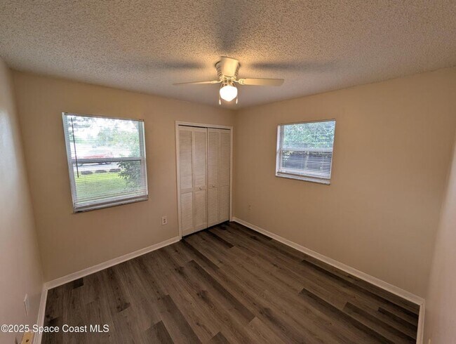 Building Photo - Large Rental Home with Inlaw quarters