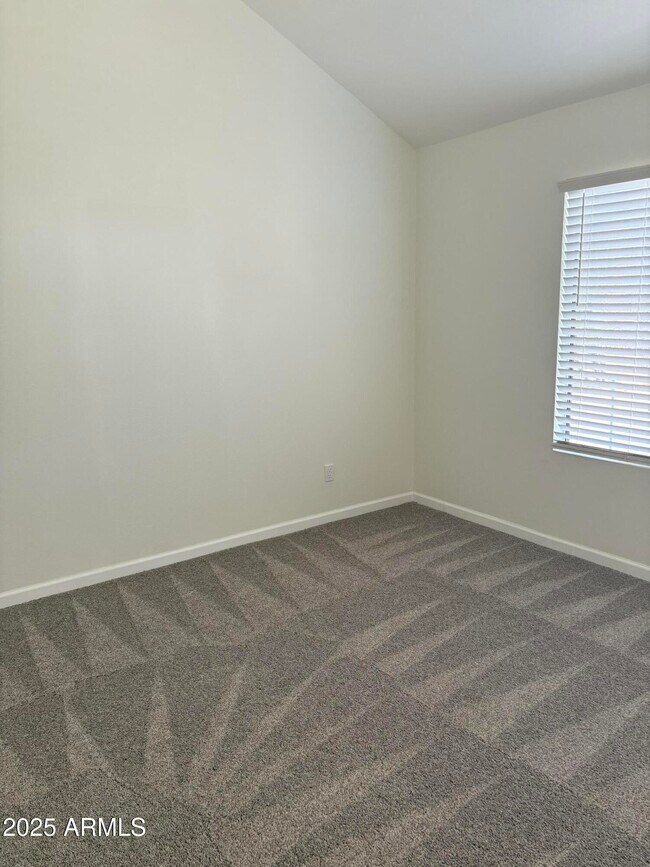 Building Photo - 10055 E Mountainview Lake Dr