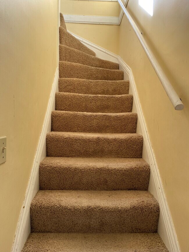 Building Photo - 2504 Girard Avenue South