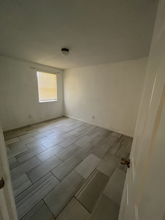 Building Photo - 43 Alamanda Dr