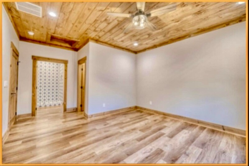 Building Photo - 200 E Ridge Ln