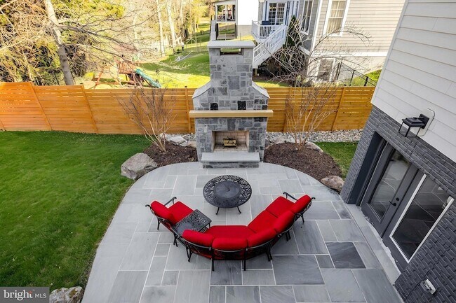 Building Photo - 1100 Balls Hill Rd