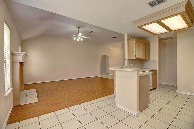 Building Photo - 3805 Julia Cir