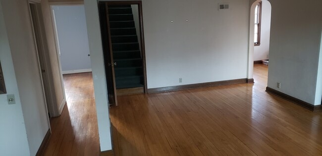 Living Room - 4101 Hillcrest Dr