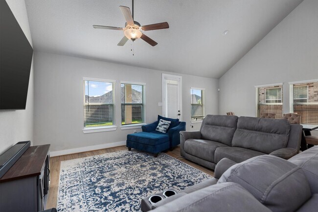 Building Photo - 17828 Hanson Ridge Dr