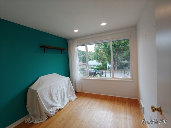 Building Photo - Beautifully Updated Magnolia House- 3 Bedr...