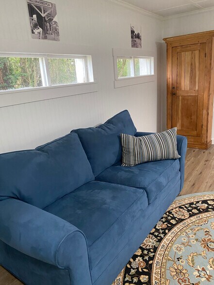 Building Photo - 805 1st St NE