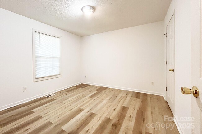 Building Photo - 312 N Linwood Ave