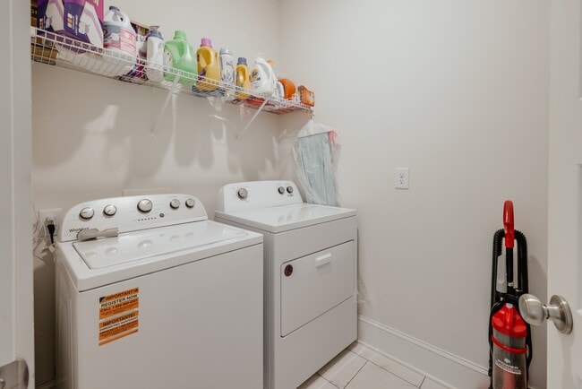 Building Photo - 372 Arch St