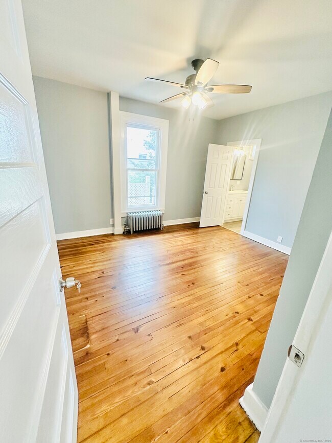 Building Photo - 576 Winthrop Ave