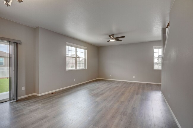 Building Photo - 3 bedroom, 2 1/2 bath, 3 car garage in Fir...