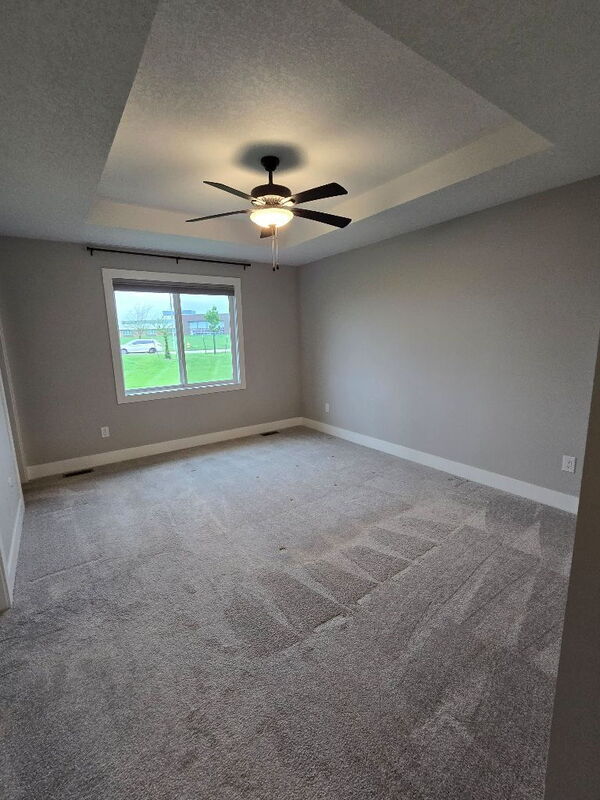 Building Photo - 300 SE Red Fern Dr