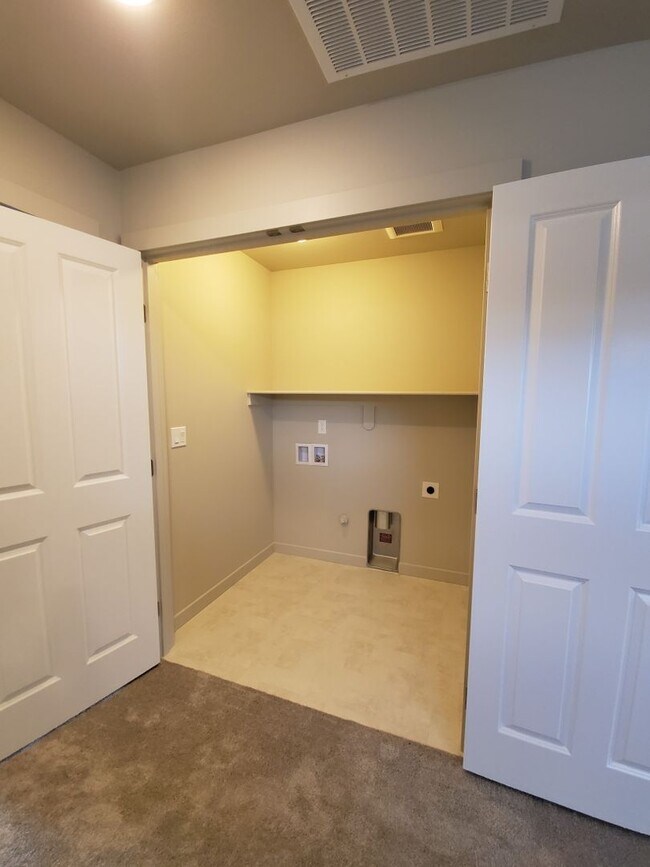 Building Photo - 5701al