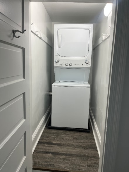 Building Photo - 261 Pierce St