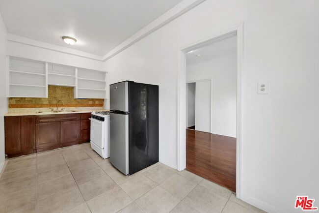 Building Photo - 225 E Garfield Ave