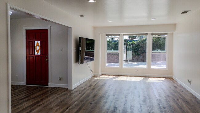 Building Photo - 1509 N Meadows Ave