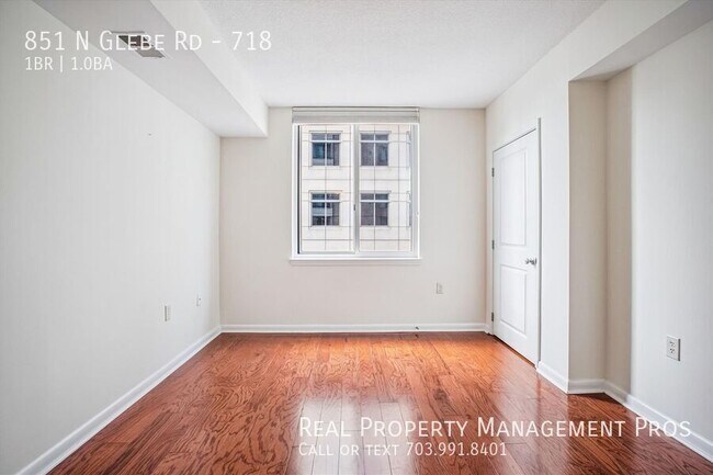 Building Photo - 851 N Glebe Rd