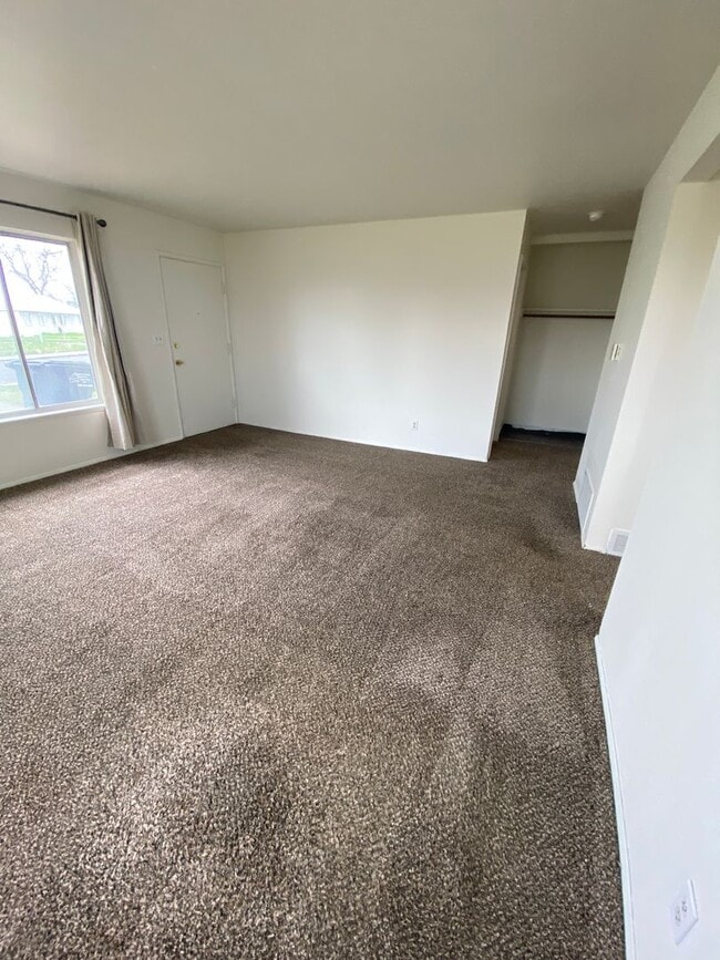 Building Photo - 1208-1210 Vandenberg Ave