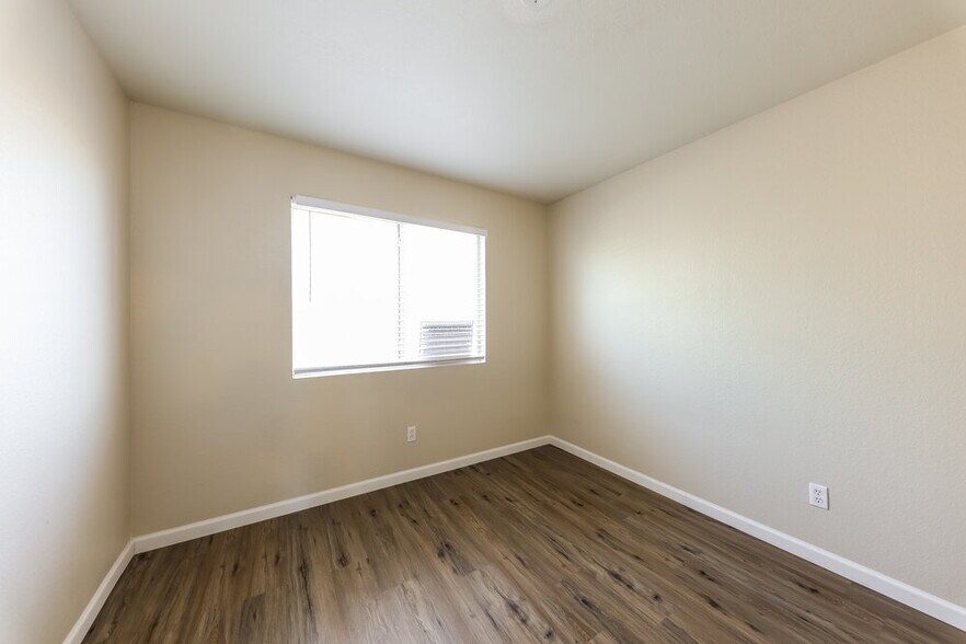 Building Photo - 20835 N 2nd Ave