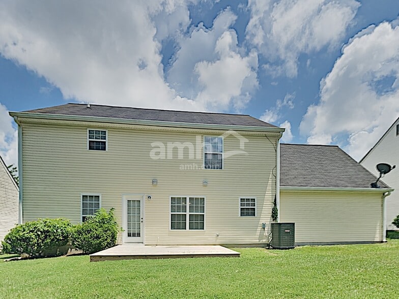 Building Photo - 1038 Vanguard Dr