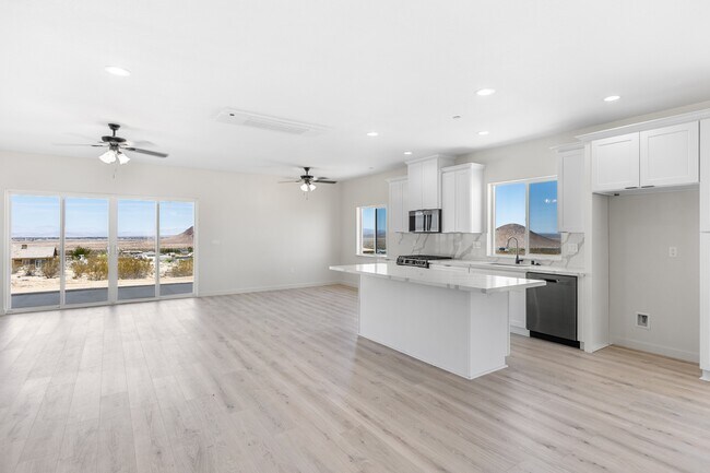 Building Photo - 10201 Crest Rd