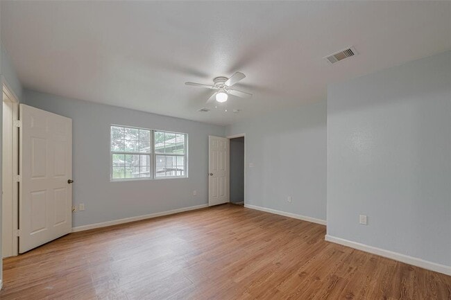 Building Photo - 4906 Larkspur St
