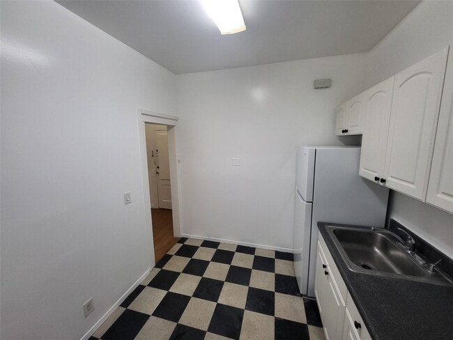 Building Photo - 37-68-68 64th St