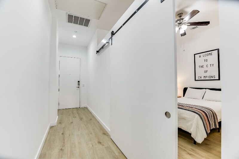 Building Photo - 507 Sabine St