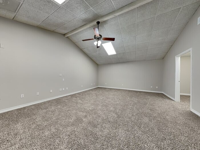 Building Photo - 2515 Wanda Dr